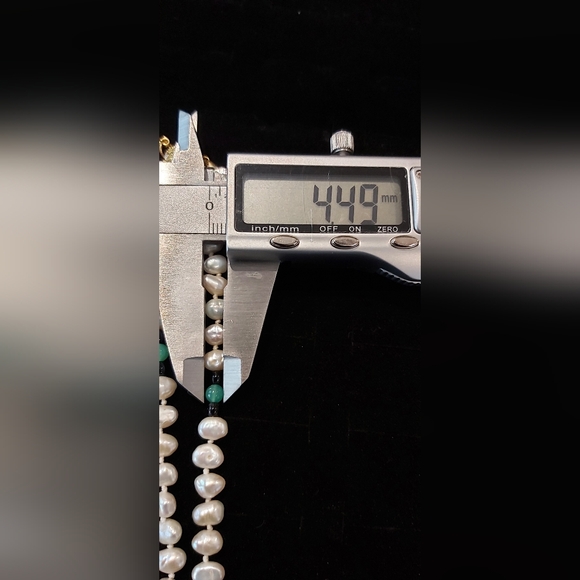 21" Double Strand, Genuine Freshwater Pearls with Real Onyx & Chrysoprase Beads - Picture 6 of 7